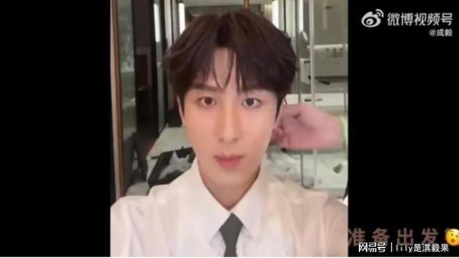 还好没让成毅拍不然大家都得变小驴J9九游会腾讯真会玩给i人自拍杆(图3)