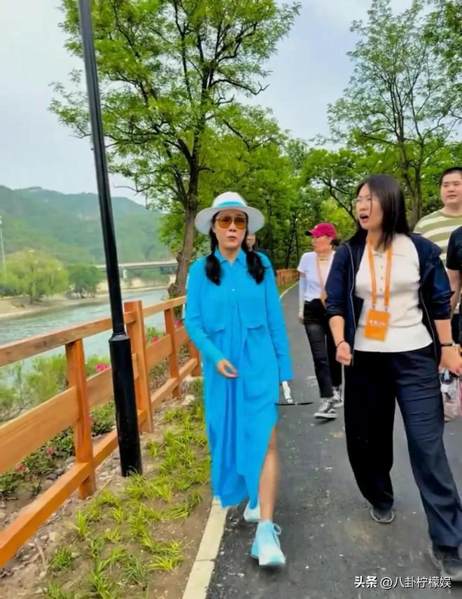 季大会获一群人招待排场大身材瘦了很多九游会j9登录田震现身第九届国际月(图4)