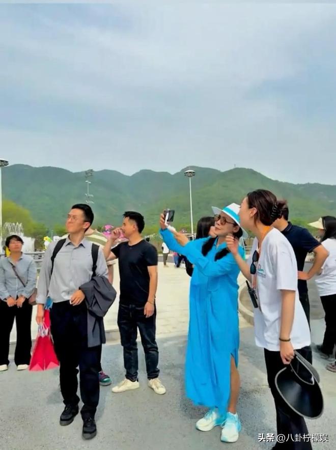 季大会获一群人招待排场大身材瘦了很多九游会j9登录田震现身第九届国际月(图9)